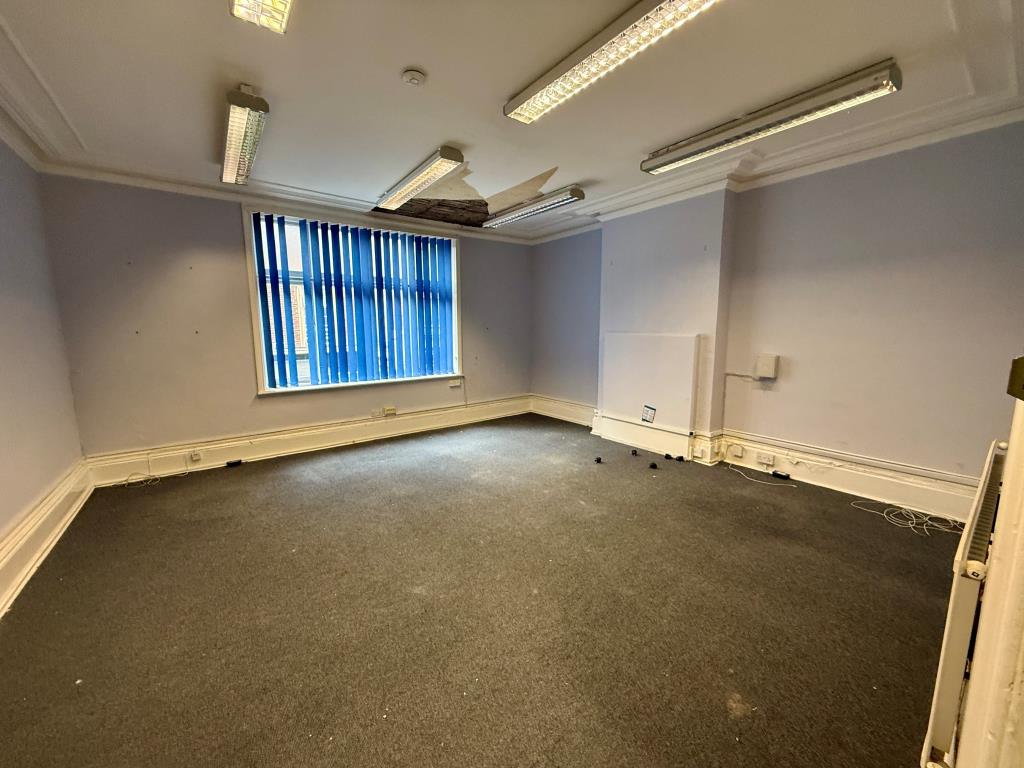 Lot: 58 - PLANNING PERMISSION GRANTED FOR CONVERSION INTO TWO SHOPS AND SIX ONE-BEDROOM FLATS - First floor